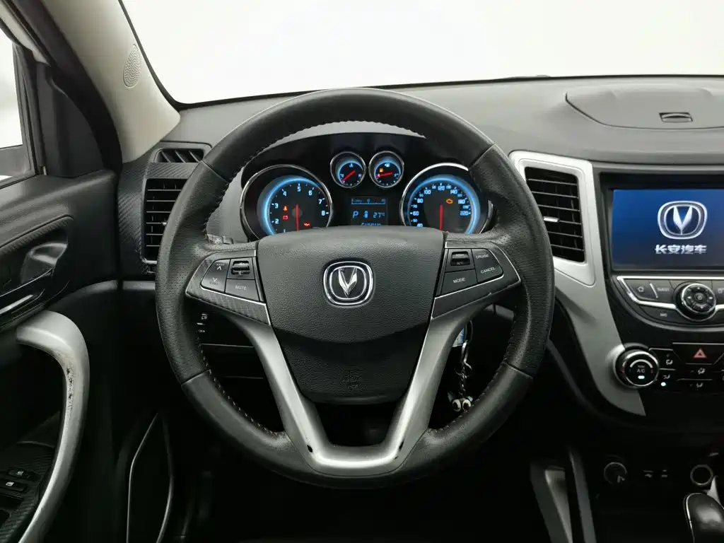 Фото 11 - Changan CS35