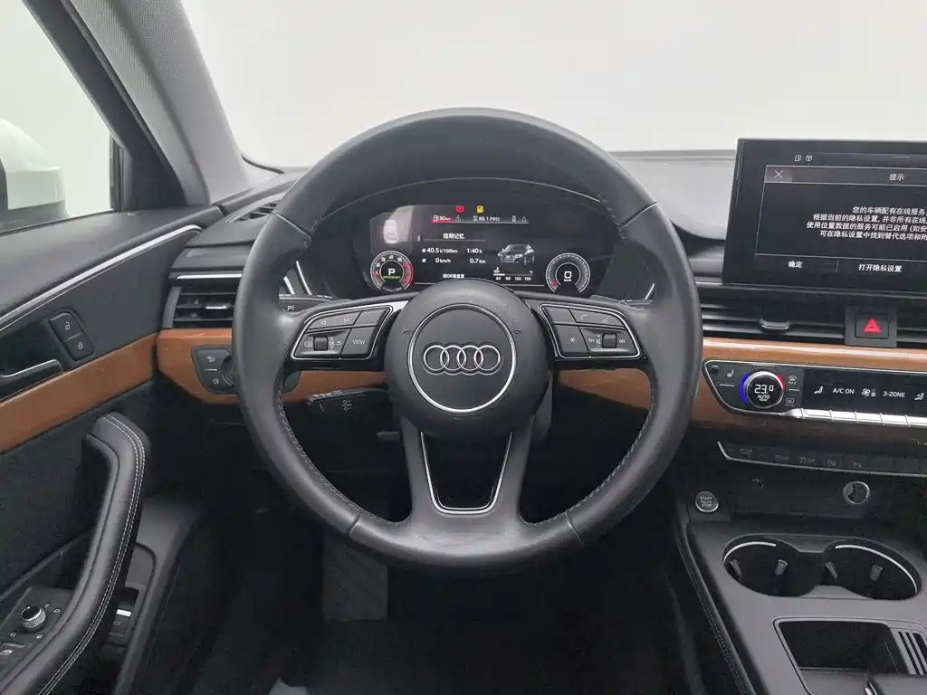 Фото 11 - Audi A4L