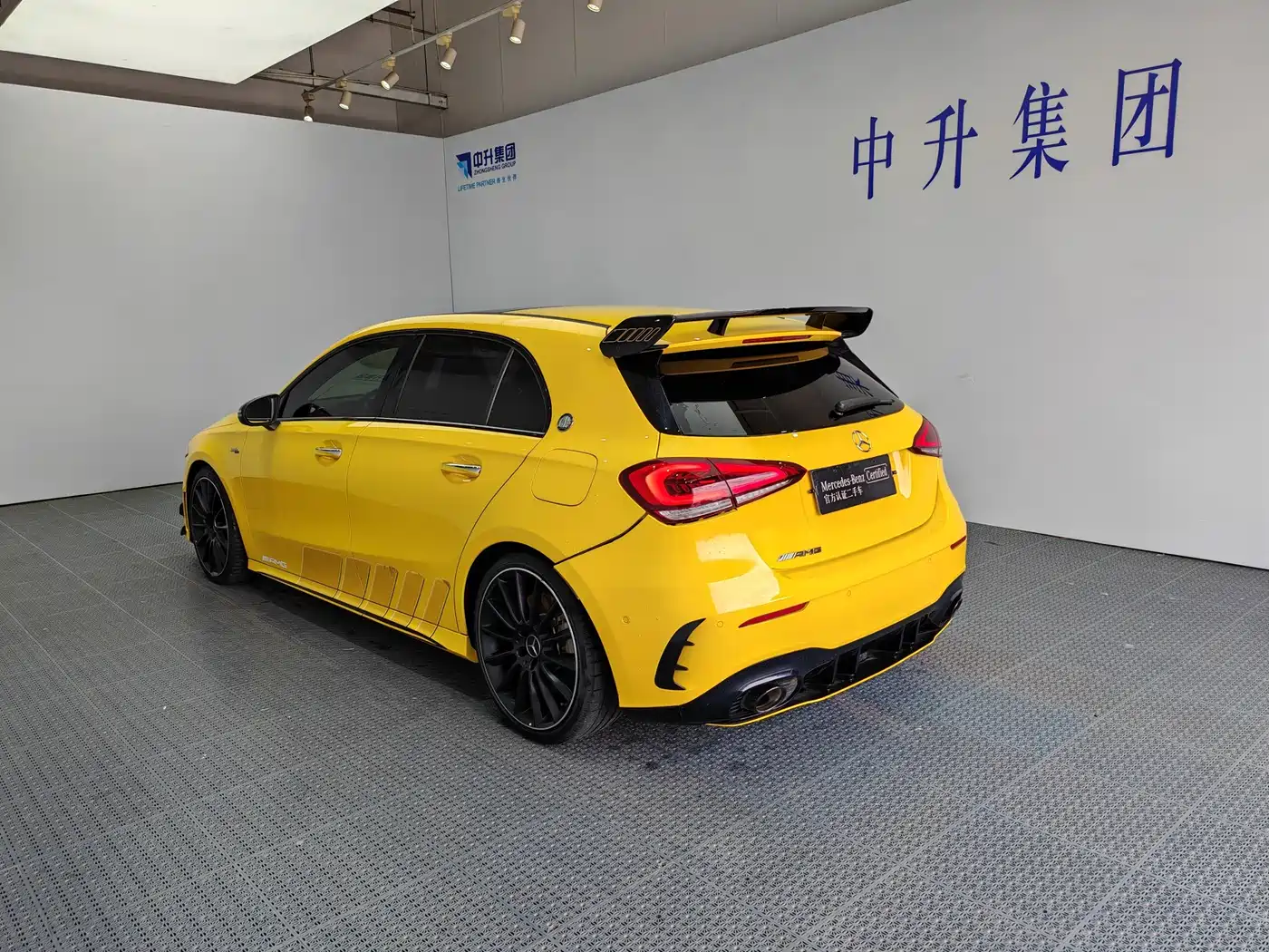 Mercedes-Benz A-Class AMG (Import) 2023 AMG A 35 4MATIC Sun Edition фото 4