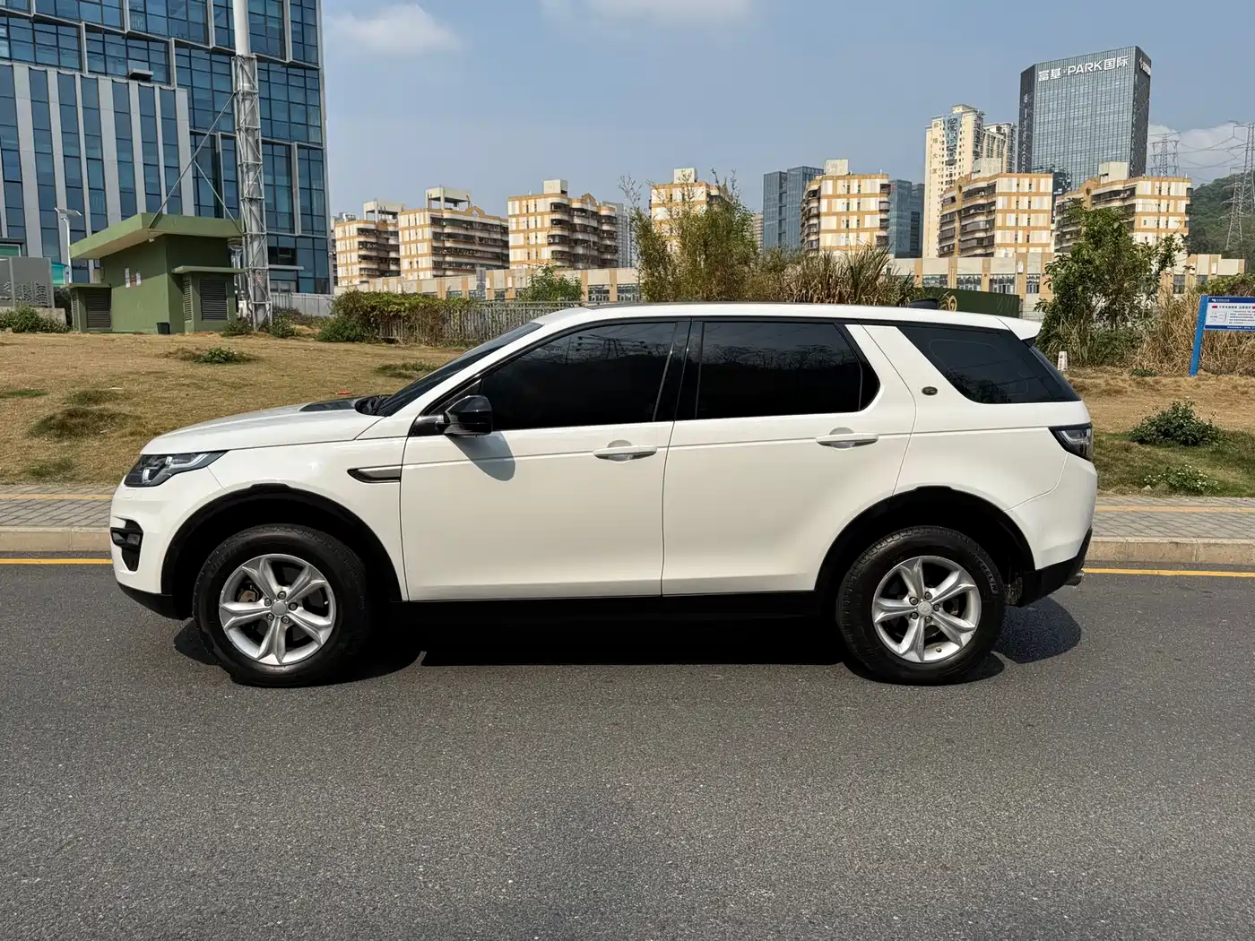 Land Rover Discovery Sport 2017 2.0T PURE фото 7