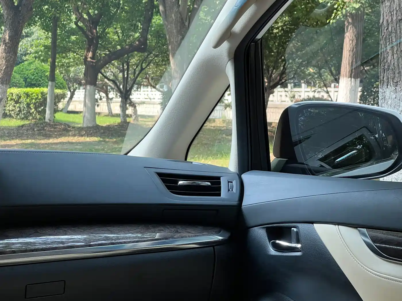 Toyota Vellfire 2019 Hybrid 2.5L HV Premium Edition фото 15