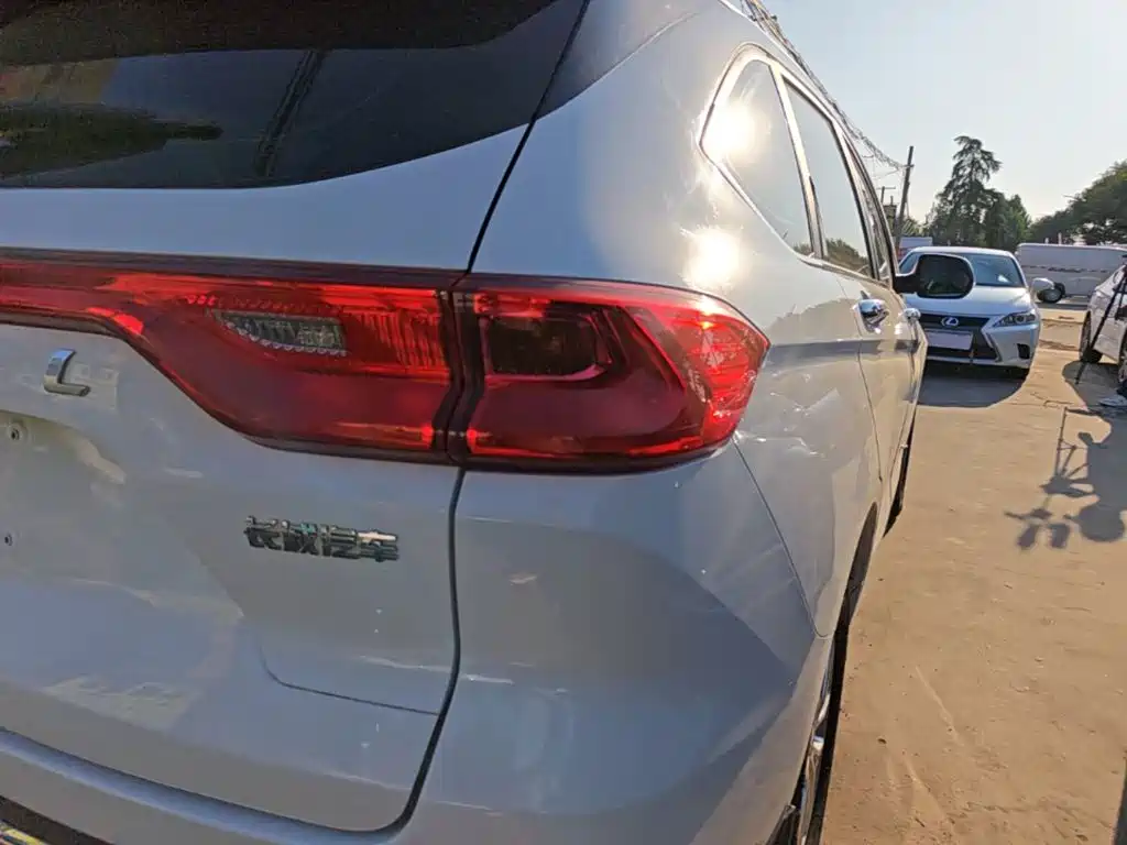 Фото 8 - Haval M6