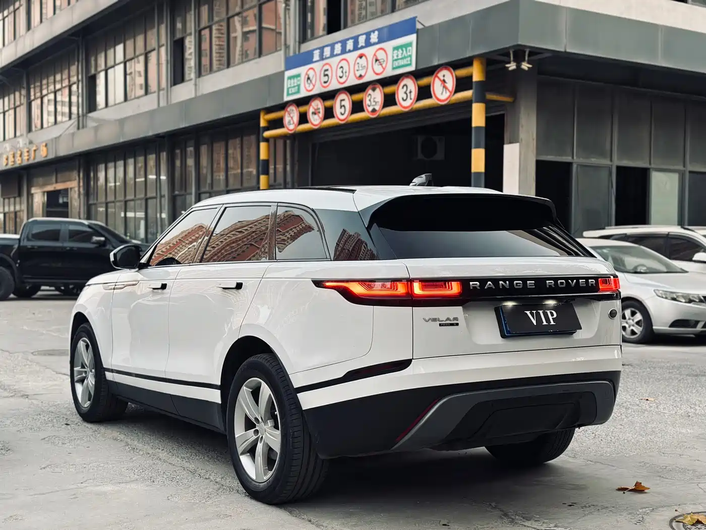 Land Rover Range Rover Velar 2017 P250 S фото 6