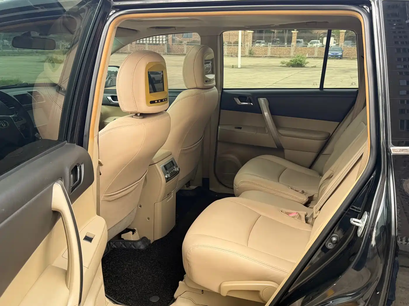 Toyota Highlander 2012 2.7L 2WD 7-Seater Luxury Edition фото 10