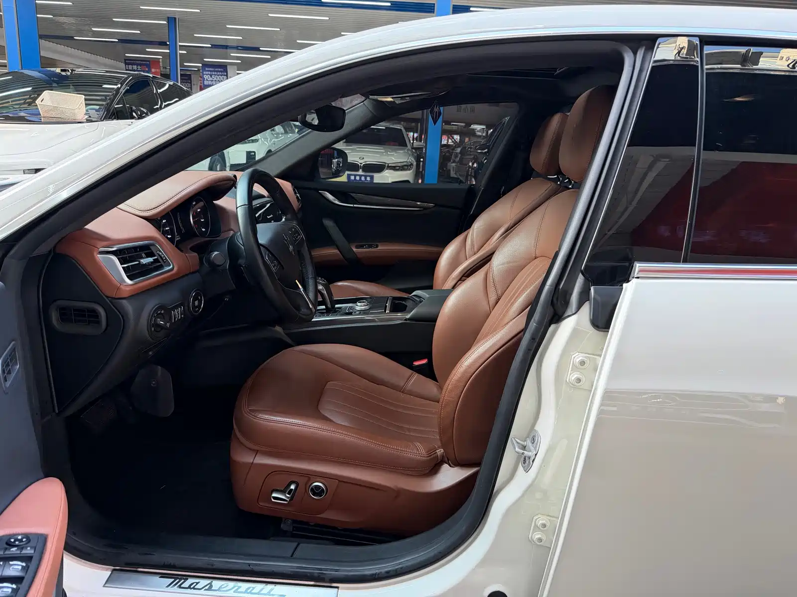 Photo 6 - Maserati Ghibli