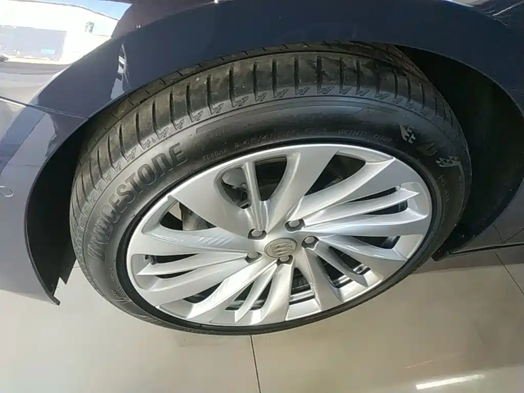 Photo 25 - Buick LaCrosse