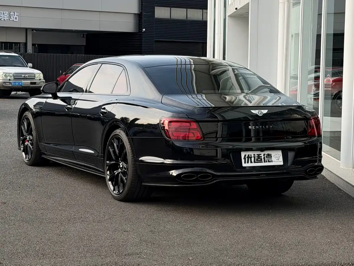 Фото 5 - Bentley Flying Spur