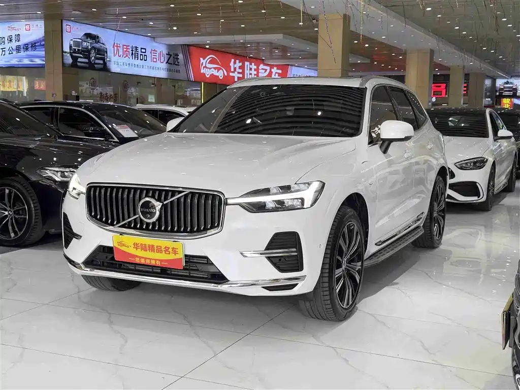 Volvo XC60 Plug-in Hybrid 2023 T8 Plug-in Hybrid Long Range AWD Smart Vision Luxury