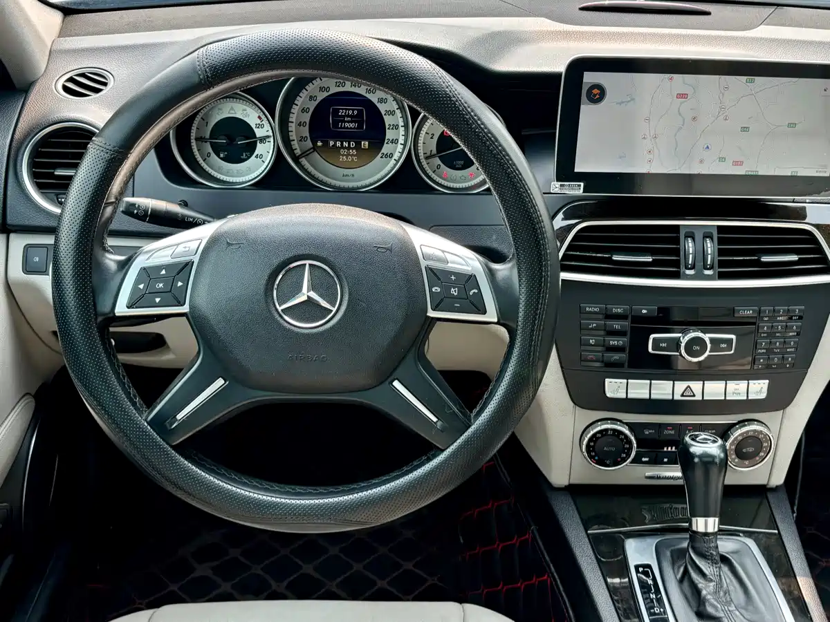 Mercedes-Benz C-Class 2011 C 200 CGI Fashion фото 12