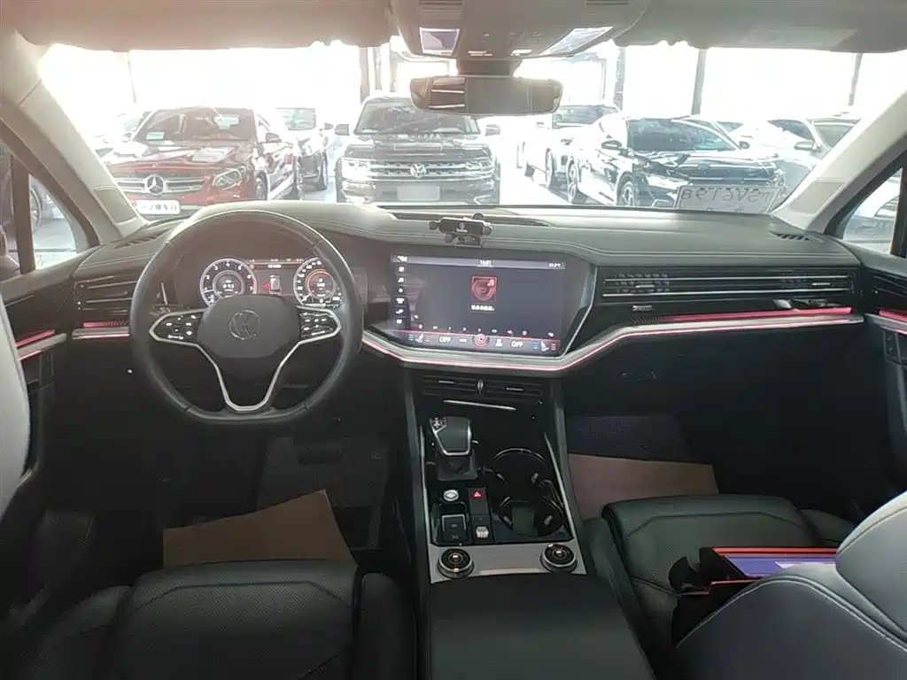 VOLKSWAGEN TOUAREG