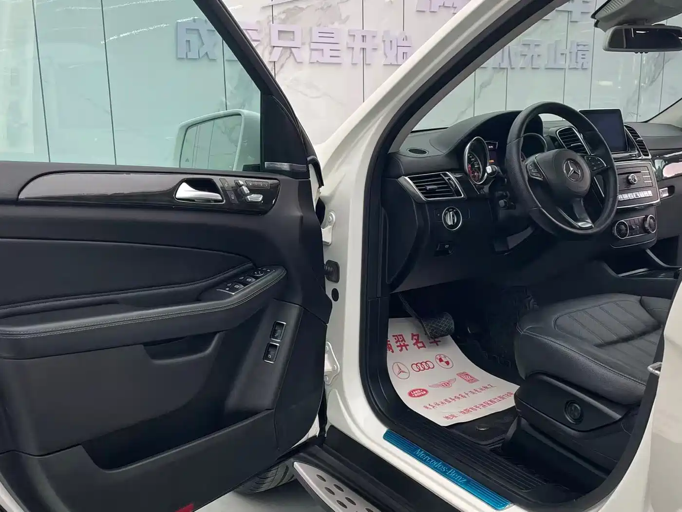 Mercedes-Benz GLS 2016 GLS 400 4MATIC Luxury фото 9