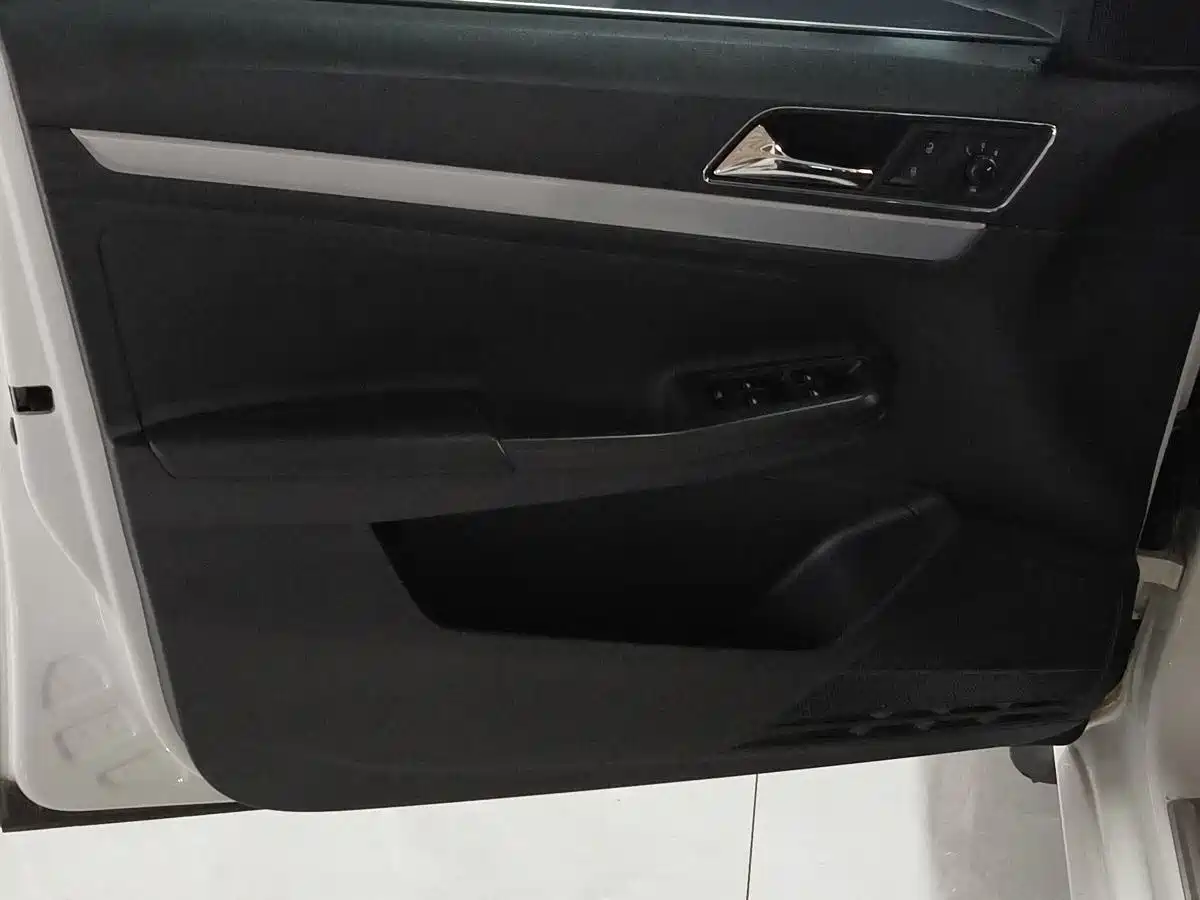 Volkswagen Lavida Tour 2017 230TSI DSG Comfort Edition фото 13