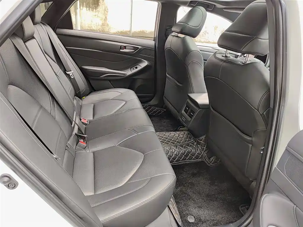Toyota Avalon 2023 2.0L Premium Selection фото 11