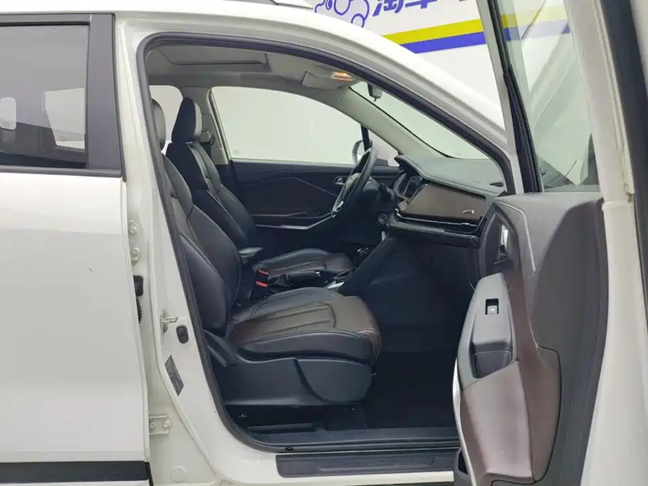 Фото 8 - Changan CS15