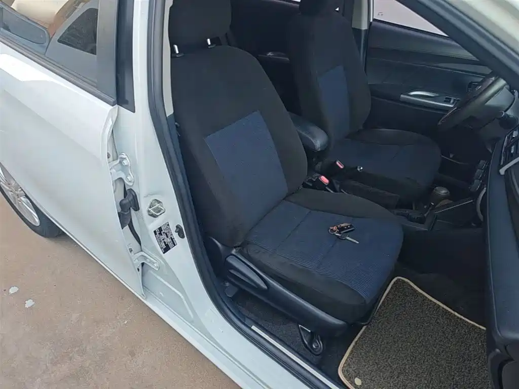 Toyota YARiS L Zhi Xuan 2015 1.5E Auto Charming Edition фото 25