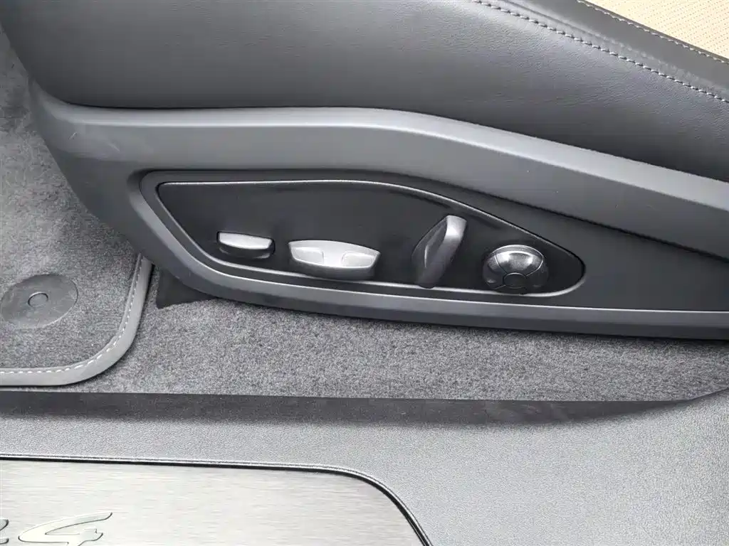 Porsche Taycan 2025 2024 Taycan 4 Cross Turismo