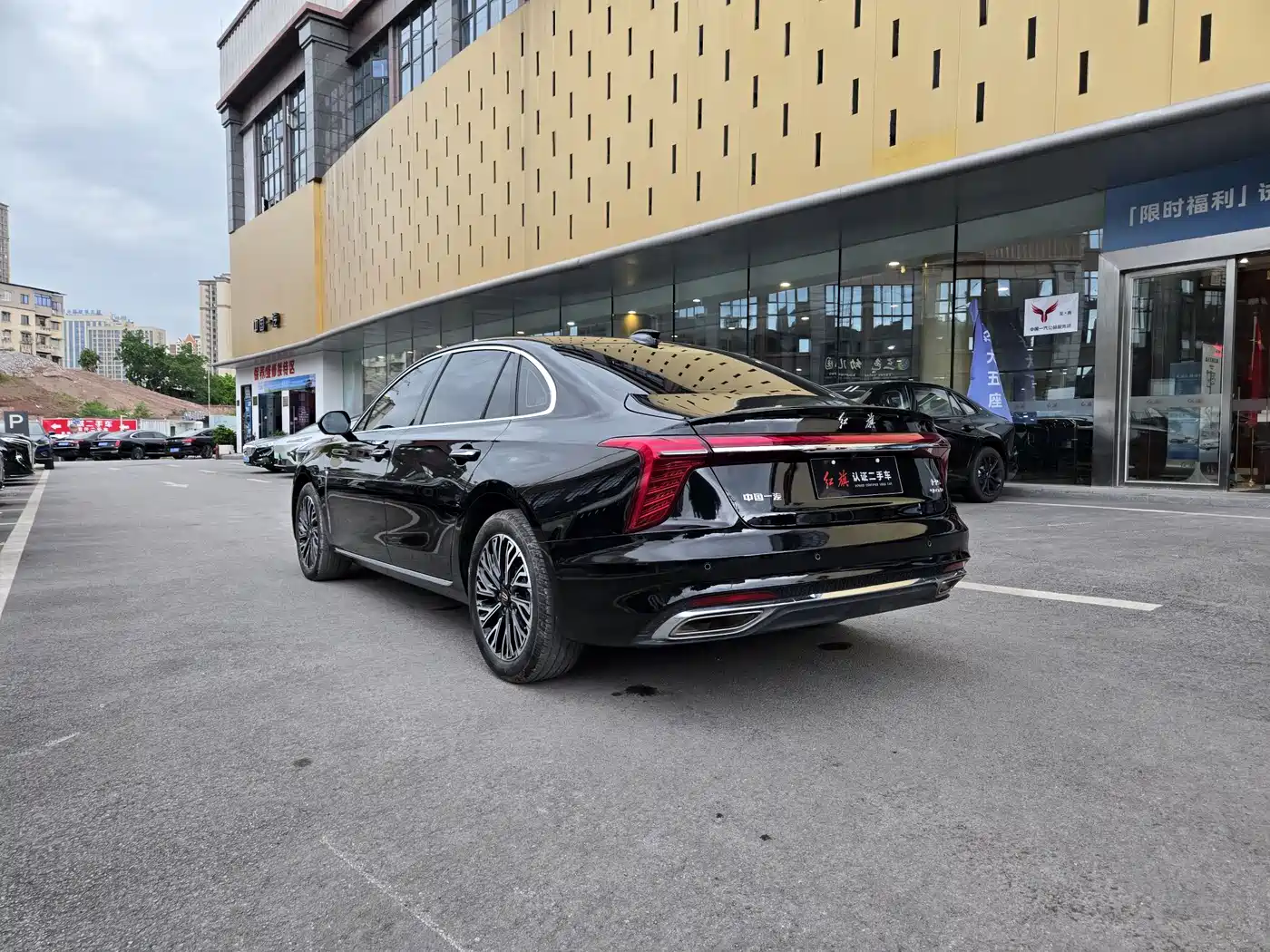 Hongqi H5 2025 2.0T Automatic Flag Celebration 500,000 Units Anniversary Edition фото 4