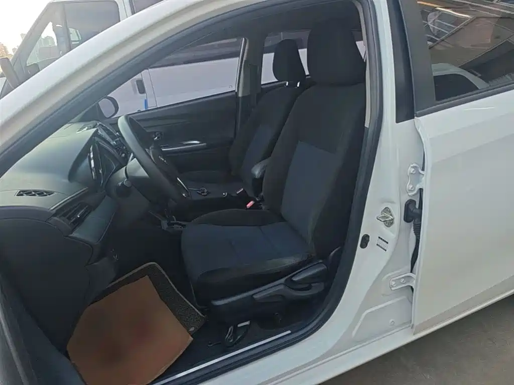 Toyota YARiS L Zhi Xuan 2015 1.5E Auto Charming Edition фото 15
