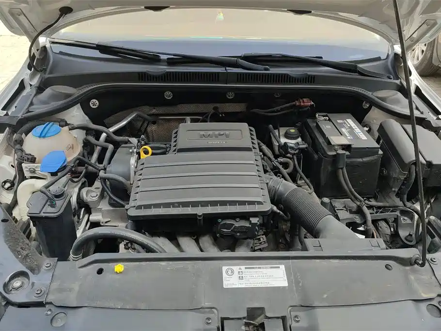 Volkswagen Sagitar 2018 1.6L Automatic Comfort фото 10