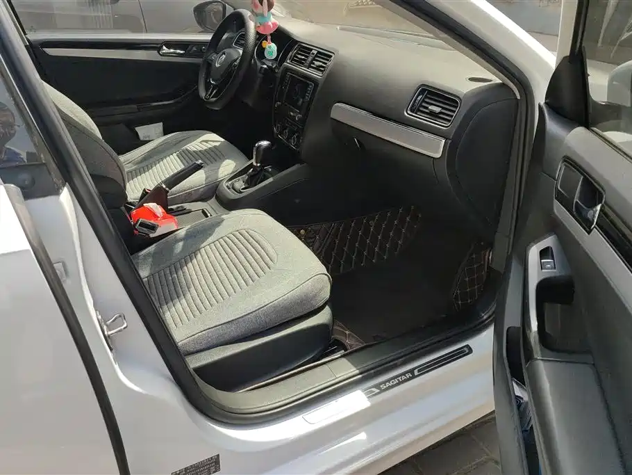 Volkswagen Sagitar 2018 1.6L Automatic Comfort фото 8