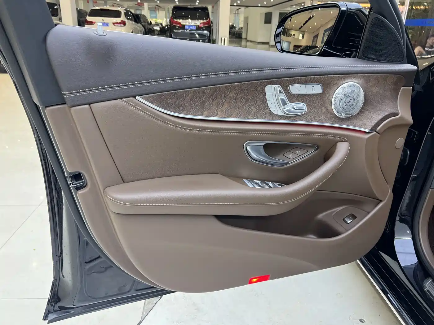 Mercedes-Benz E-Class 2022 Second Facelift E 300 L Luxury фото 9