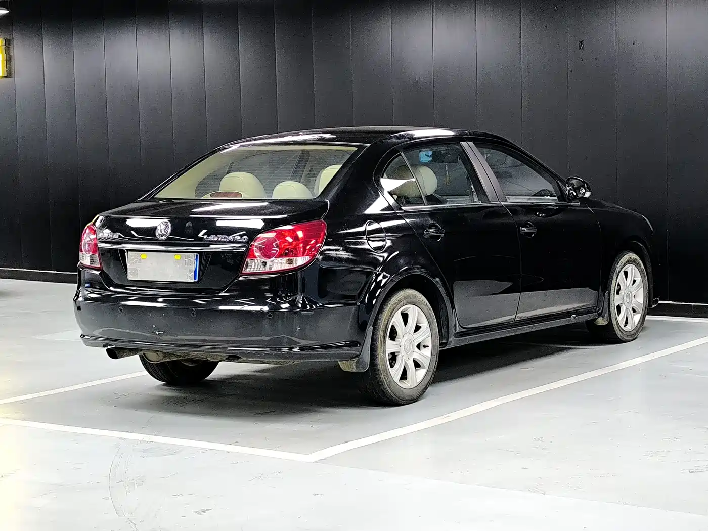 Volkswagen Lavida 2008 2.0L Manual Premium Edition фото 15