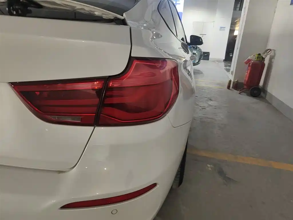 BMW 3 Series GT 2018 320i Fashion фото 8