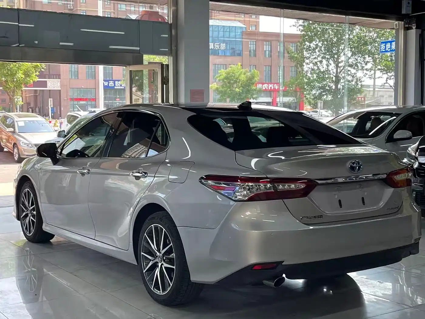 Toyota Camry 2021 Hybrid 2.5HG Luxury Edition фото 5