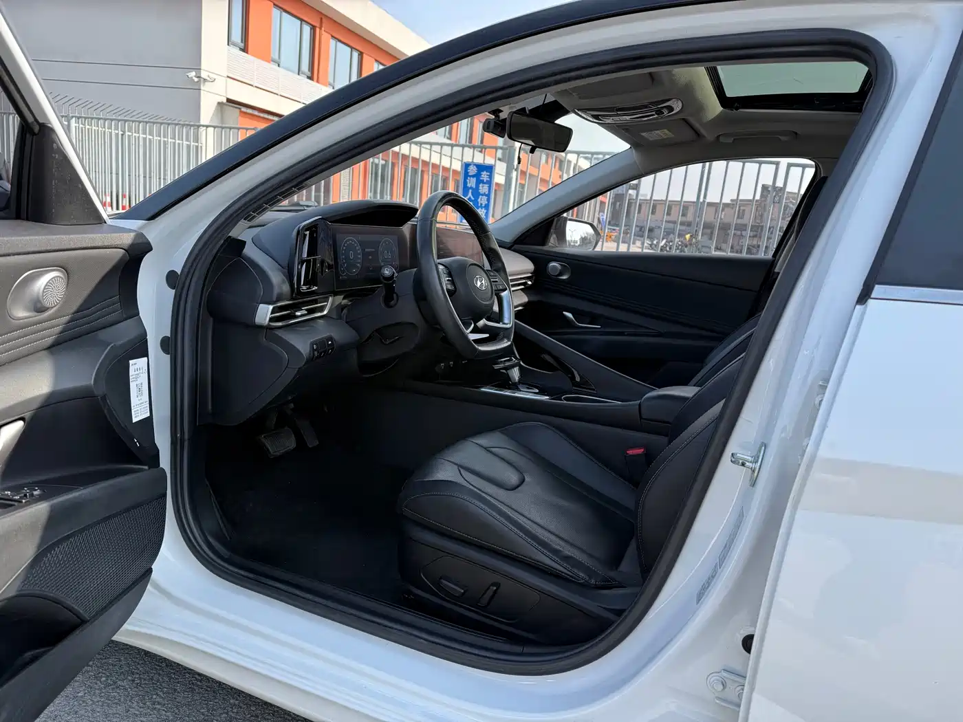 Hyundai Elantra 2021 1.5L CVT TOP Flagship Edition фото 5