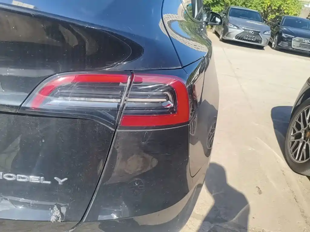 Фото 8 - Tesla Model Y