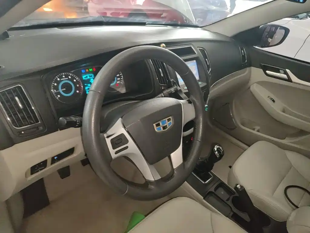 Фото 11 - Geely Vision