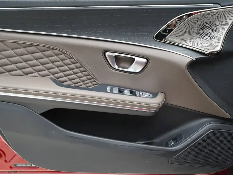 BYD Han 2022 DM-i 121KM Premium фото 5