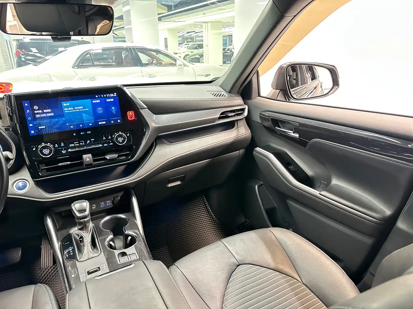 Toyota Crown Kluger 2021 2.5L HEV 4WD Premium фото 22
