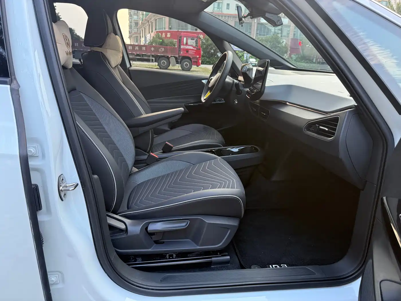 Volkswagen ID.3 2023 Pure Smart Edition фото 14