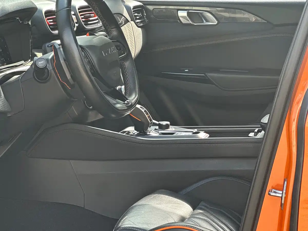 LYNK & CO. 02 HATCHBACK