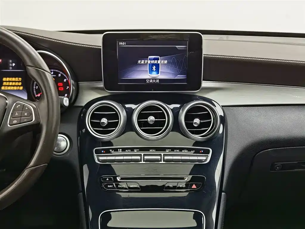 Mercedes-Benz GLC 2018 Facelift GLC 200 4MATIC фото 12