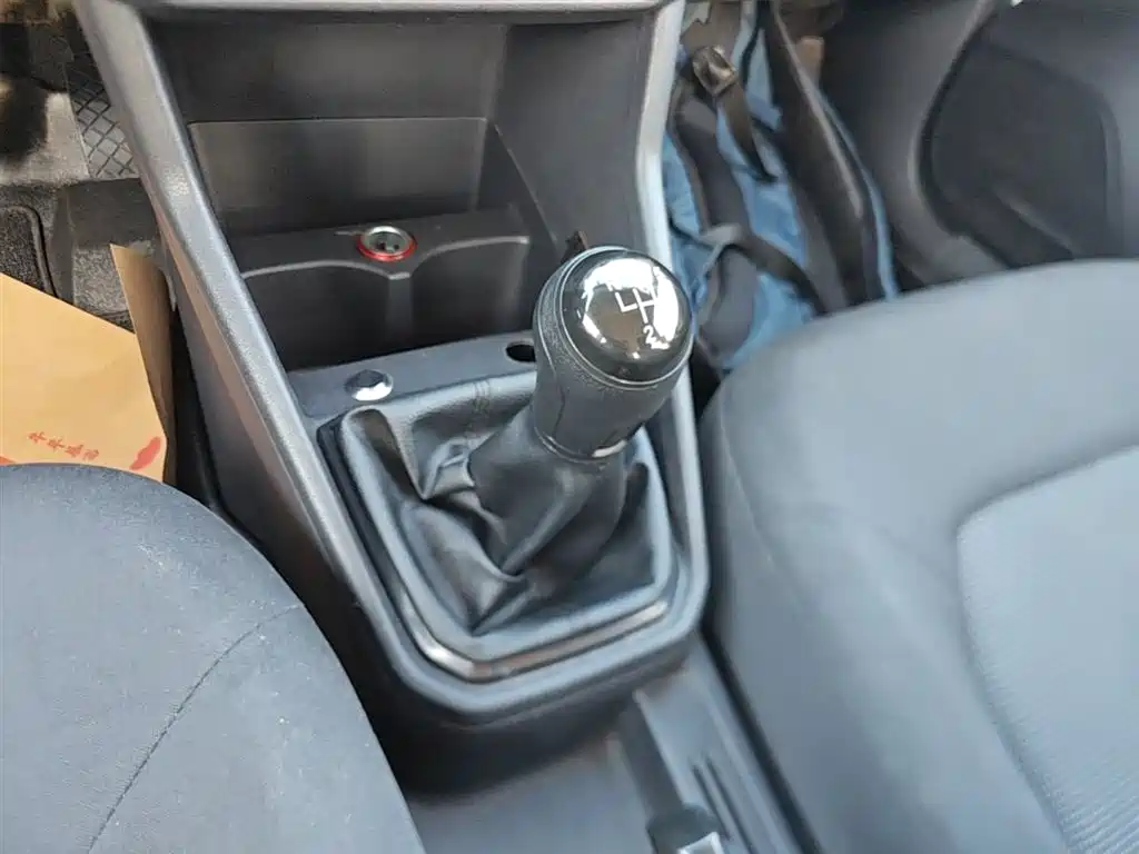 Volkswagen Jetta 2019 Dream Edition 1.5L Manual Fashion фото 14