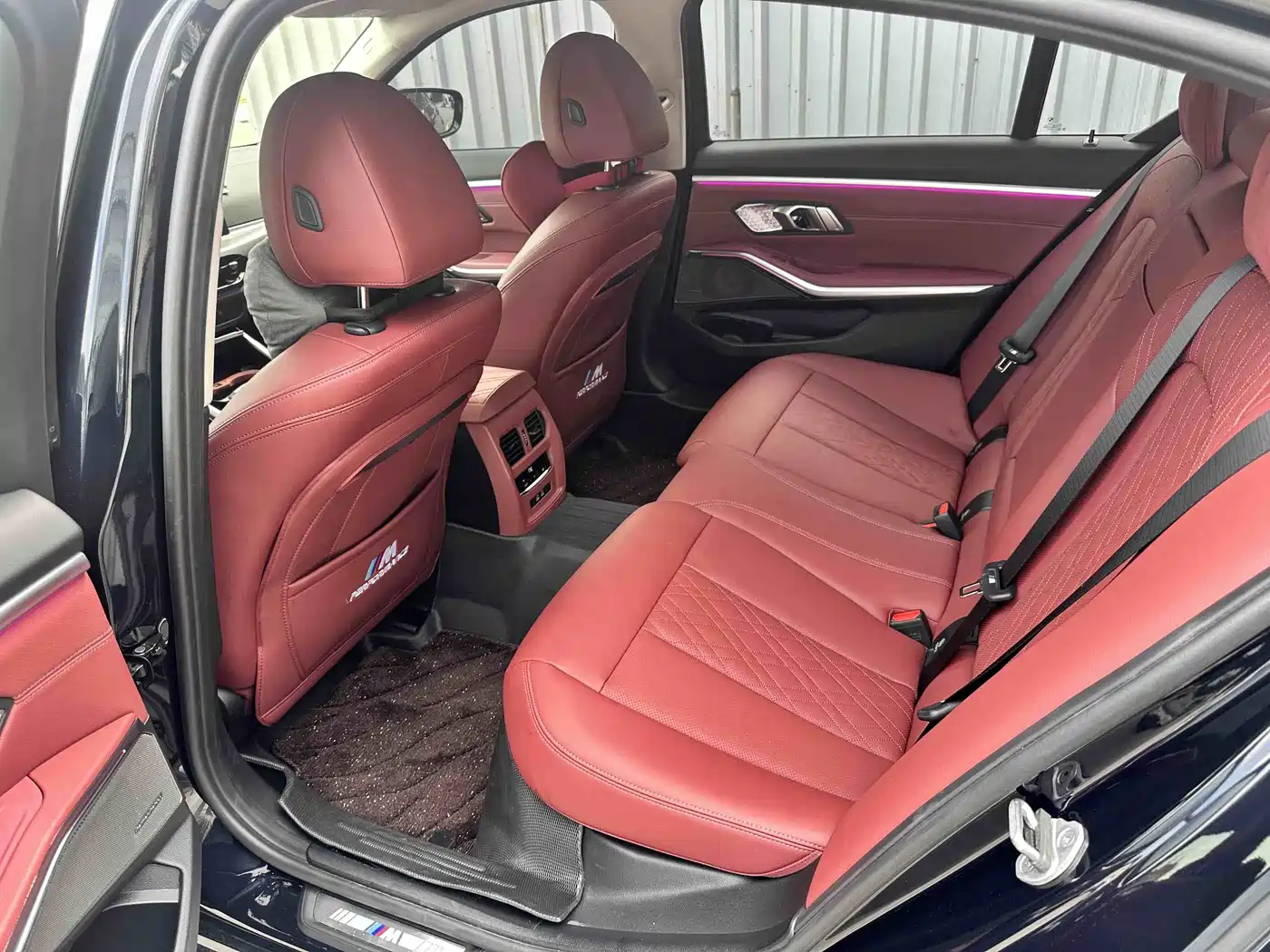 BMW 3 Series 2025 330Li M Sport Night Edition фото 11