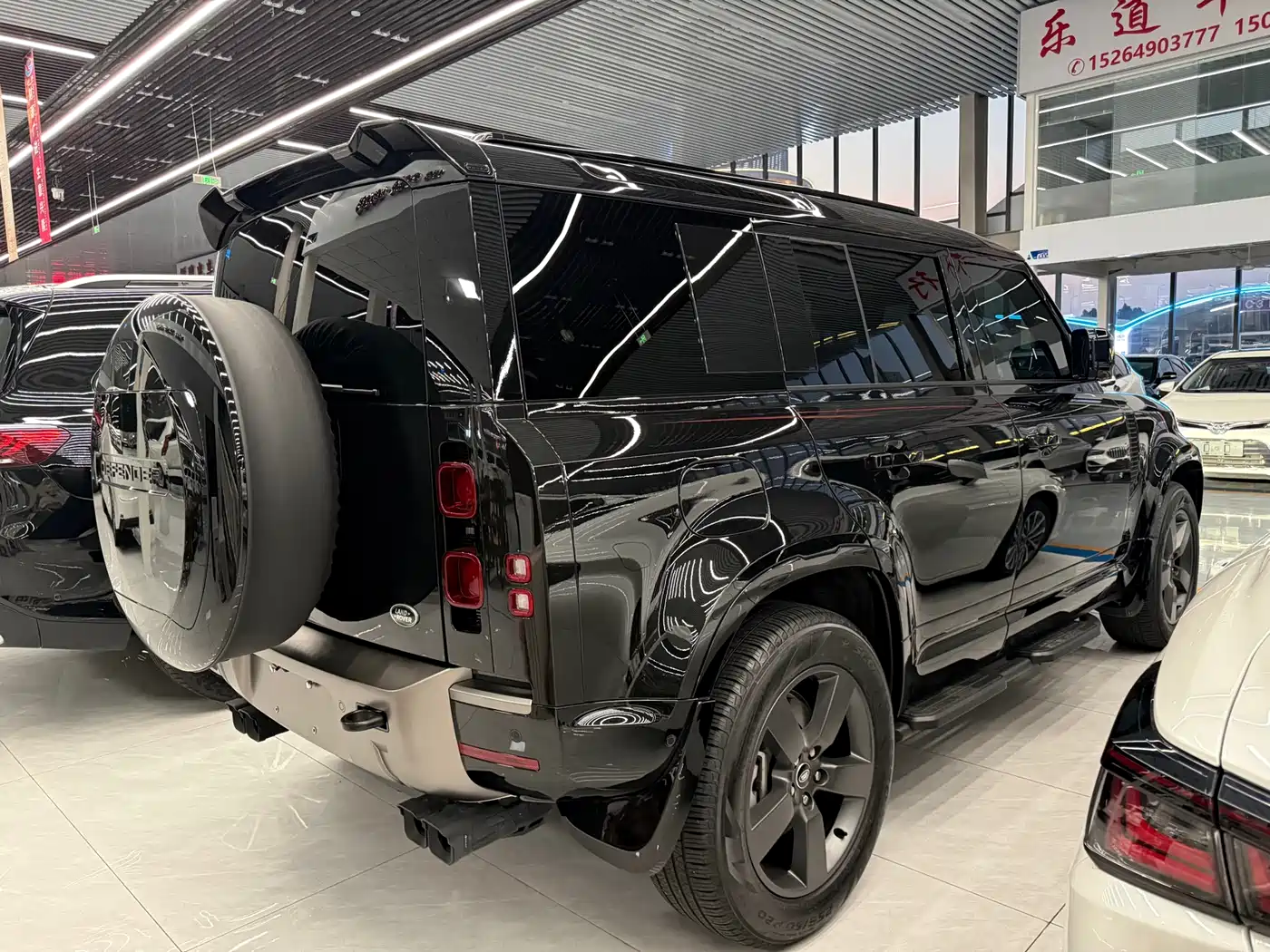Land Rover Defender 2025 110 3.0T P400 Dark Special Edition фото 9