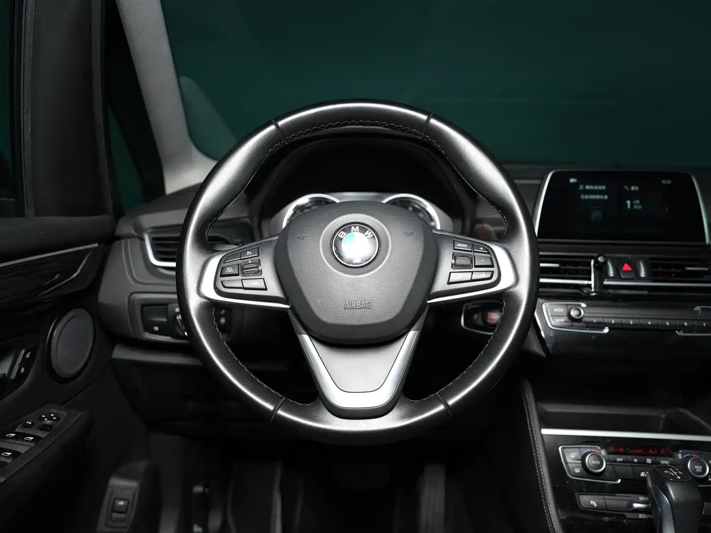 BMW 2 Series Touring 2018 Model 220i Luxury Package фото 28