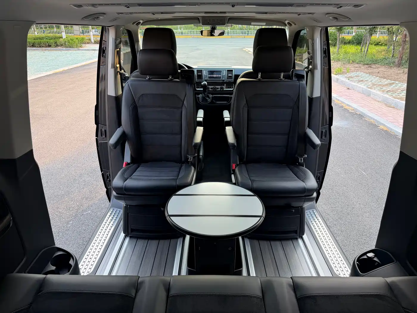 Volkswagen Multivan 2019 2.0TSI 4WD Premium 7-seater фото 20