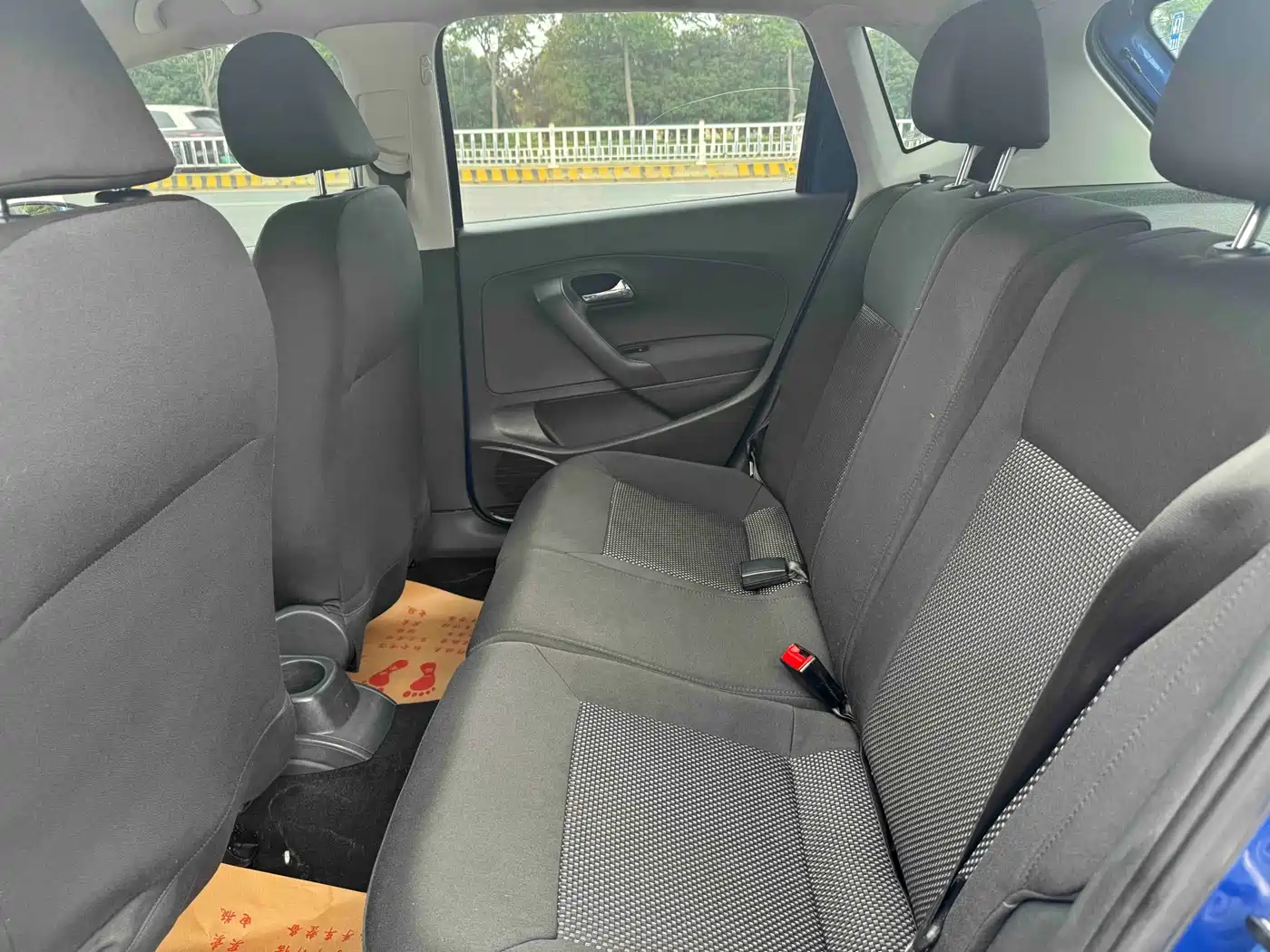 Volkswagen Polo 2011 1.4L Automatic Style Edition фото 14