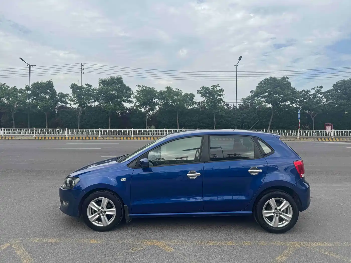 Volkswagen Polo 2011 1.4L Automatic Style Edition фото 2