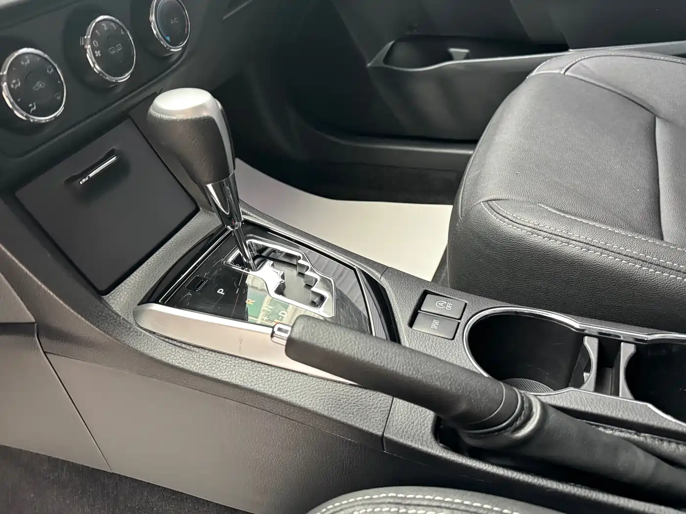 Toyota Corolla 2017 Facelift 1.2T S-CVT GL фото 12