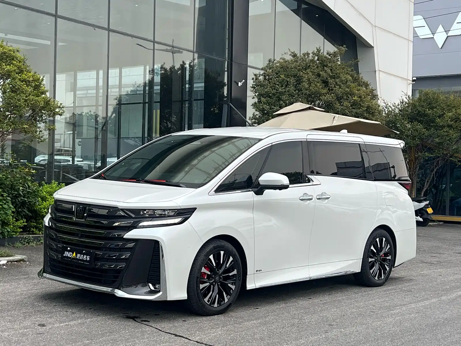 Фото 1 - Toyota Vellfire
