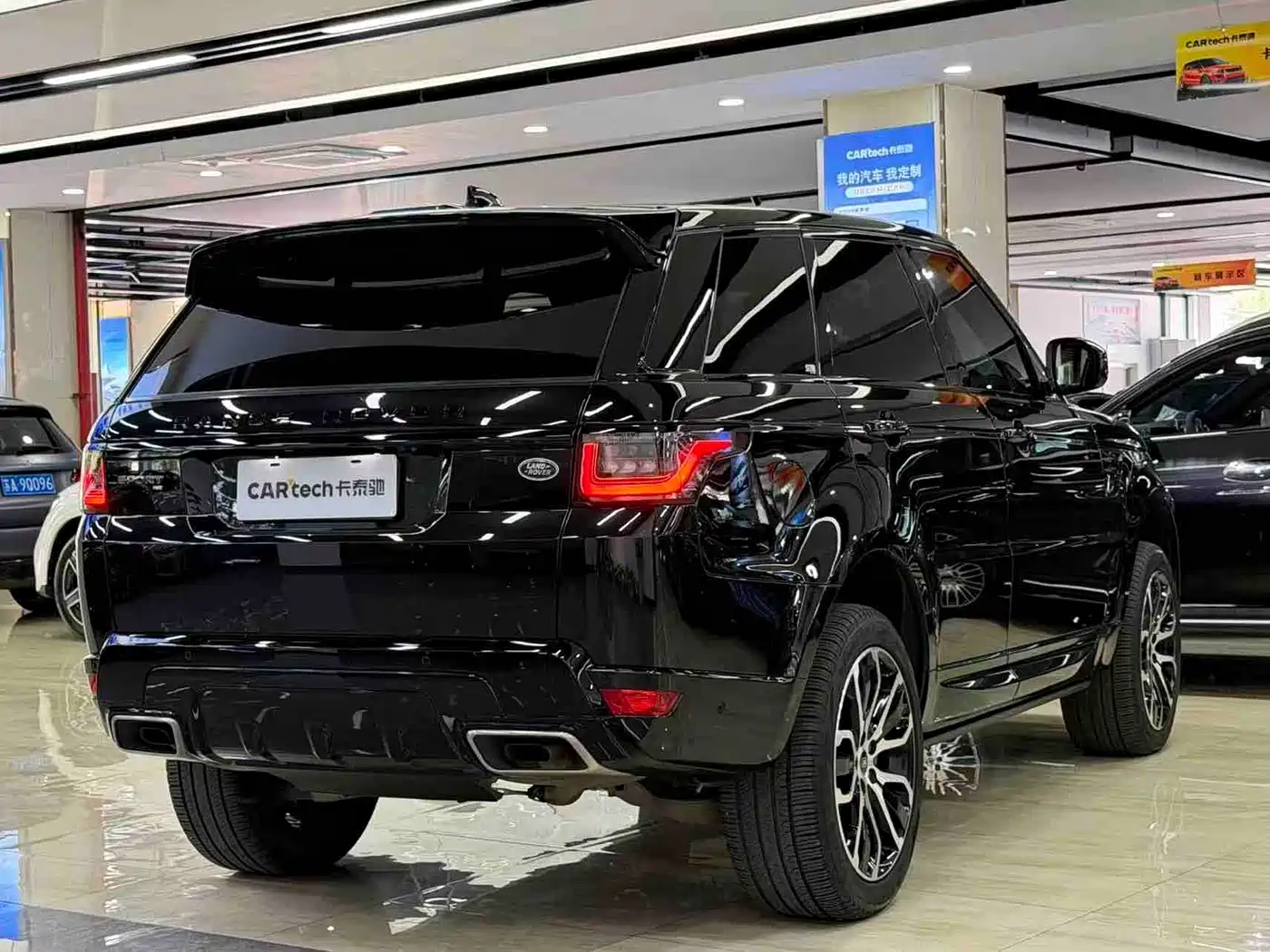 Land Rover Range Rover Sport 2022 3.0 L6 Gloss Black Edition фото 5