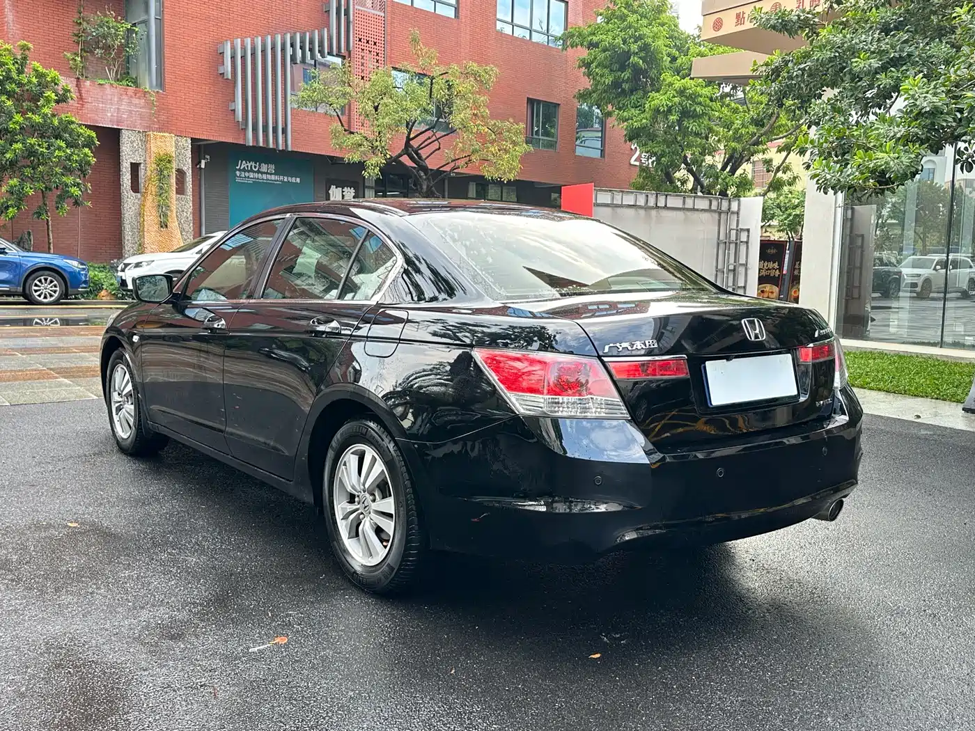 Фото 6 - Honda Accord