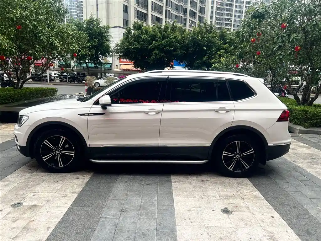 Volkswagen Tiguan L 2021 330TSI Automatic 2WD Smart фото 6