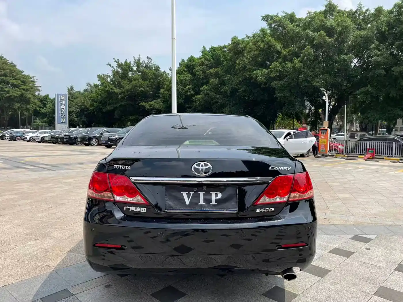 Фото 6 - Toyota Camry