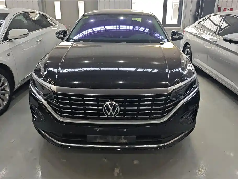 Volkswagen Passat 2022 330TSI Luxury Edition фото 2